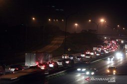 Antrean rest area jadi penyebab tersendatnya arus lalu lintas di Tol Jakarta-Cikampek