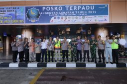Kapolda Kalbar pantau arus mudik di Bandara Supadio