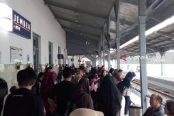 Puncak arus mudik di beberapa stasiun Daop Jember diprediksi hingga "H-2" Lebaran (Video)