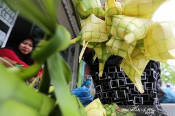 Bungkus ketupat lebaran