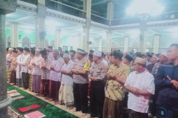 Doakan Ani Yudhoyono, Kapolres bersama ribuan warga Trenggalek shalat ghaib