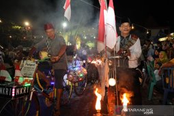 Ontelis meriahkan pawai selikuran