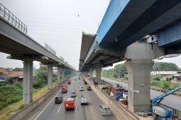 Volume kendaraan lintasi tol Jakarta-Cikampek turun
