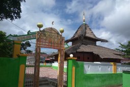 Umat muslim desa Kaitetu gelar tradisi ziarah kubur Idul Fitri