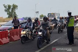 Pemudik bersepeda motor penuhi Jembatan Suramadu