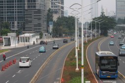 Jakarta sepi menjadi momen foto di tengah jalan