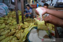 Permintaan Ketupat Lebaran Meningkat