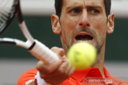Hujan hentikan pertandingan semifinal French Open  Djokovic vs Thiem