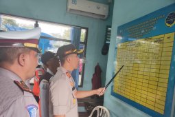Kapolres Lumajang pantau kepadatan arus mudik di Terminal Minak Koncar