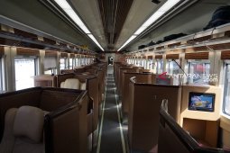 Kereta api luxury "sleeper train" buatan anak bangsa