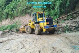 Trans Sulawesi ruas Kebun Kopi sudah terbuka kembali setelah berhenti total