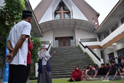Belajar bahasa isyarat