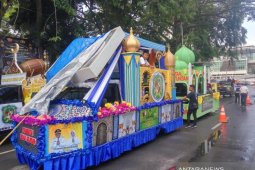 Pawai mobil hias meriahkan takbiran di Medan