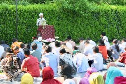 Aa Gym pimpin shalat Idul Fitri di  Swiss