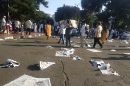 80 personel tim oranye dilibatkan membersihkan sampah di Istiqlal