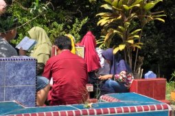Ziarah kubur, tradisi lebaran yang masih terjaga