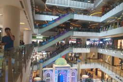 Bertabur diskon, warga "banjiri" mall saat libur Lebaran