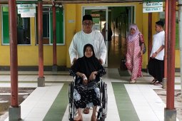 Bupati Aceh Barat jemput isterinya usai dirawat di rumah sakit saat hari Lebaran