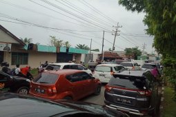 Lalu lintas pintu tol Tebing Tinggi macet total