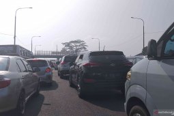 Kemacetan panjang 2 km setelah Gerbang Tol Cileunyi Bandung