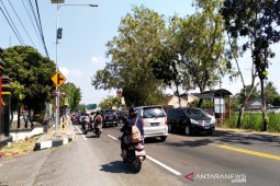 Kendaraan arus balik memulai padati ruas jalan Kulon Progo