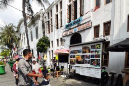 Roundup - Hari kedua Lebaran, warga menyerbu objek wisata