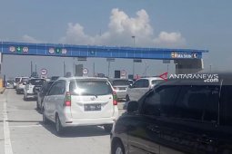 Antrean kendaraan sepanjang 2,5 km terjadi di gerbang tol Madiun