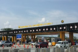Polisi lakukan sistem buka tutup di rest area Tol Cikampek