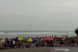Pantai Parangtritis DIY dipadati pengunjung saat liburan Lebaran