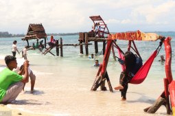 Wisatawan serbu Pulau Angso Duo  di Pariaman