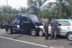 Sedan dan pick up tabrakan saat arus balik di Nagan Raya