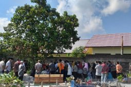 Jenazah Rozali, korban terbaliknya sampan pengangkut wisatawan dimakamkan