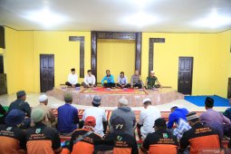 Bupati buka bersama pertugas kebersihan