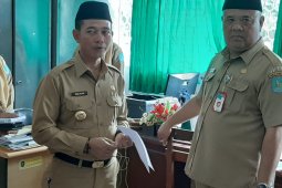 Bupati Bangka dapatkan tiga pegawai bolos di hari pertama kerja (video)