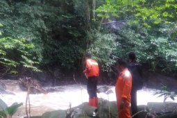 Korban Innova masuk jurang masih dicari tim SAR