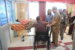 Deputy regent reviews services of Boejasin Hospital