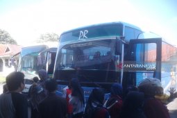 Arus balik - Penumpang dengan bus di Rejang Lebong mulai turun
