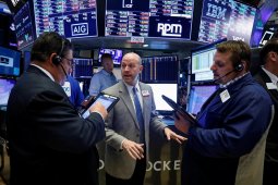 Wall Street ditutup menguat setelah kekhawatiran ketegangan AS-Meksiko mereda