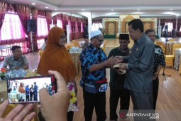 Bupati serahkan bantuan korban kebakaran di Kapuas Hulu