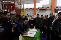 DPRD dan Pemkab Kotabaru mengesahkan dua Raperda