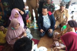 Bupati Tanah Bumbu tinjau posko bencana banjir
