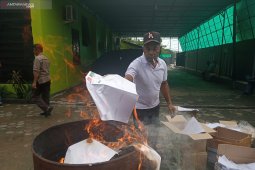 KPU musnahkan ribuan surat suara PSU sisa di Manokwari