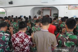 Personel Kodim 0209/LB Shalat Ghaib untuk mantan Kasad