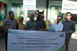 BPJS Ketenagakerjaan lagi serahkan bantuan banjir Samarinda