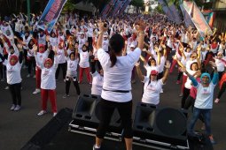 Sambil senam, warga Tulungagung kampanye Indonesia damai