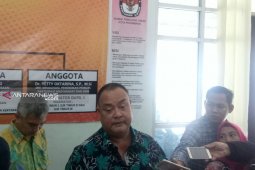 Lima tersangka komisioner KPU Palembang mengikuti proses hukum