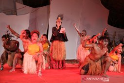 Putri Koster persembahkan puisi "Aku Papua" pada Pesta Kesenian Bali