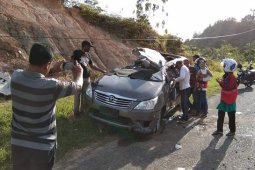 Tabrak tebing gunung, satu unit Inova terguling di Aceh Jaya