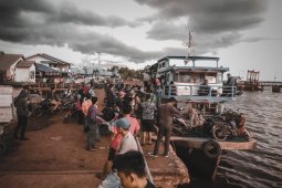 Lonjakan penumpang masih menghiasi pelabuhan Teluk Batang