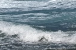 BMKG: Gelombang tinggi 2,5 meter bayangi sejumlah laut di Maluku
